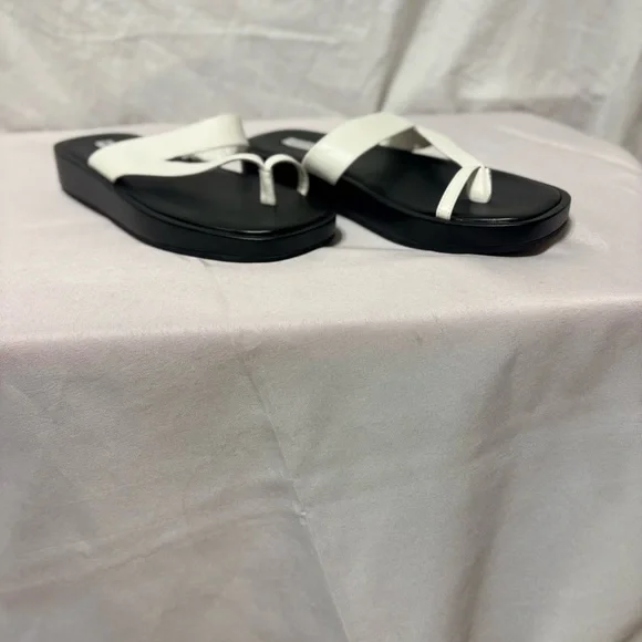Saks Fifth Avenue round toe-strap platform leather sandals in black and white. - Picture 4 of 7